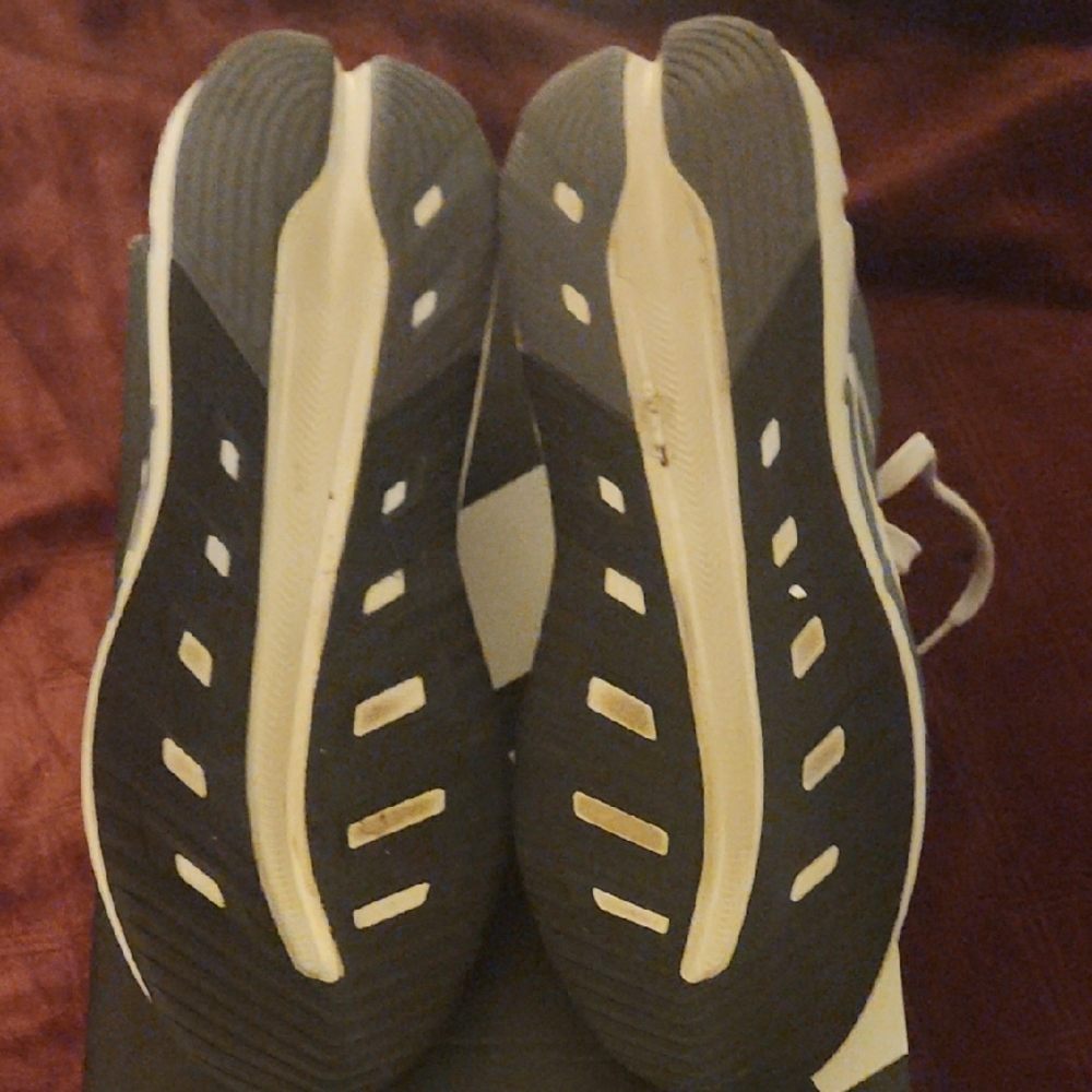 ♥️Adidas Questar 3 Men's White and Gray Sneakers - Picture 6 of 9